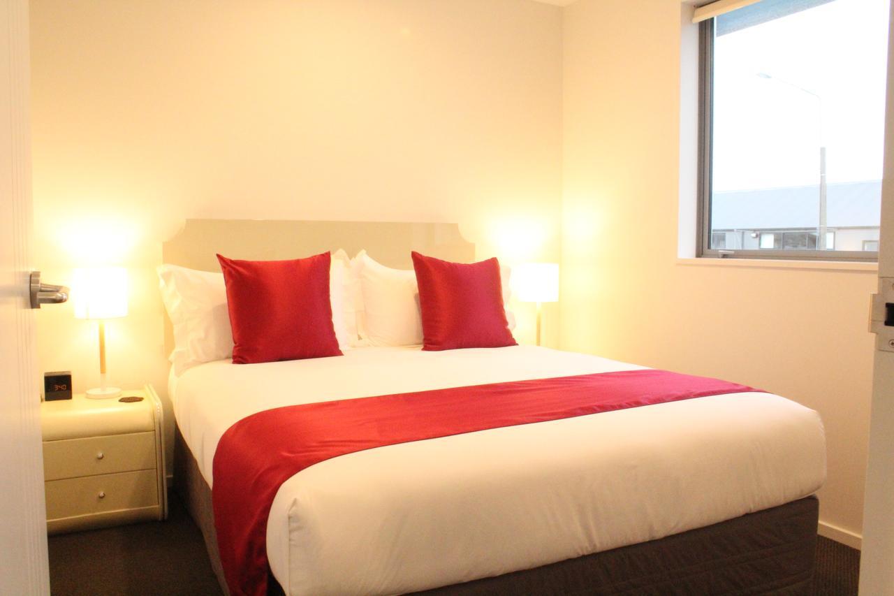Bealey Plaza Motel Christchurch Zewnętrze zdjęcie A bed with a bed runner