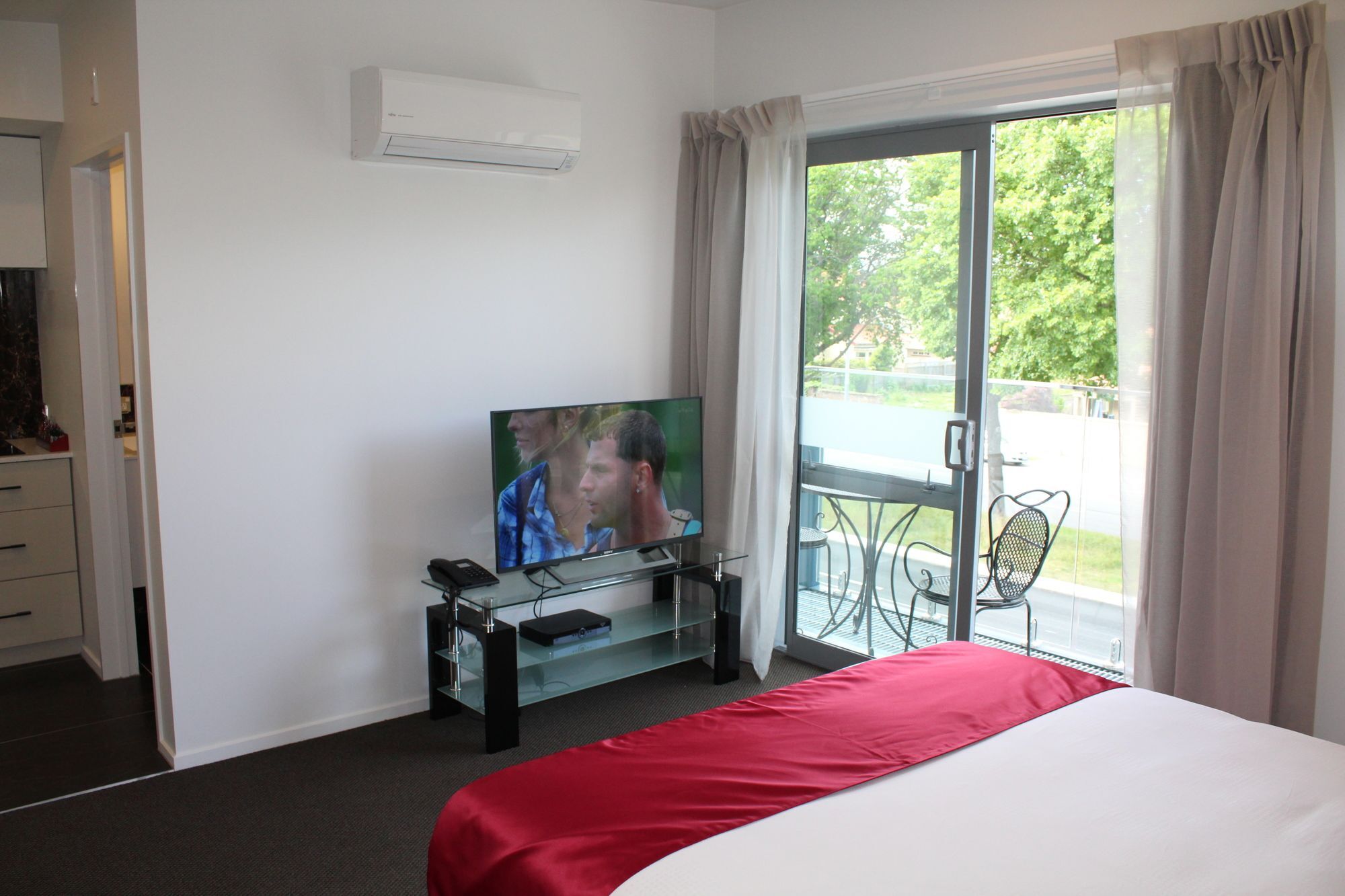 Bealey Plaza Motel Christchurch Zewnętrze zdjęcie A television in a hotel room