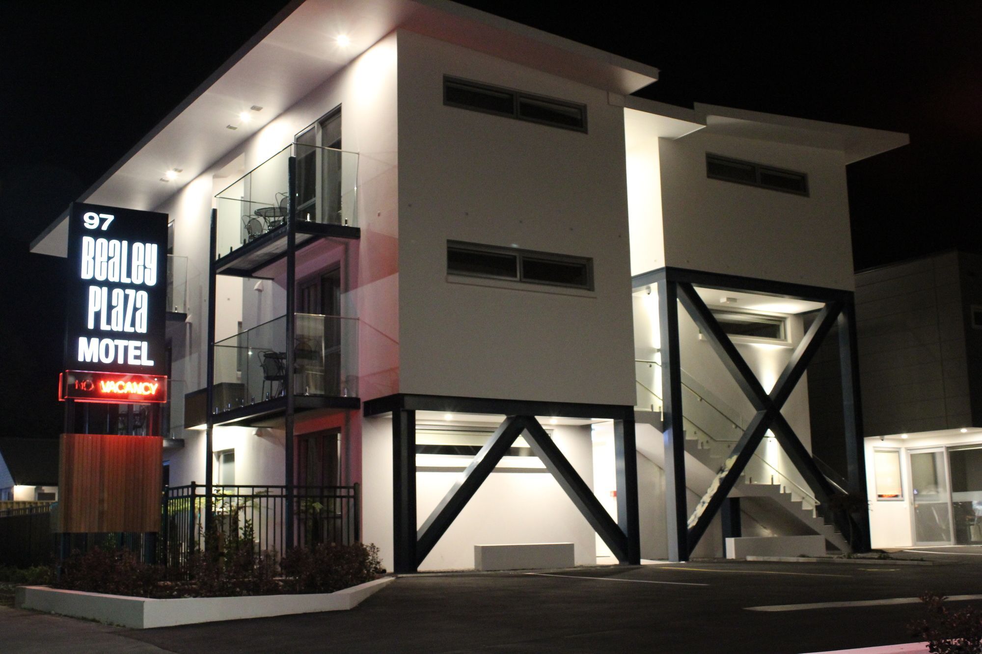 Bealey Plaza Motel Christchurch Zewnętrze zdjęcie The Beacon Plaza Motel at night