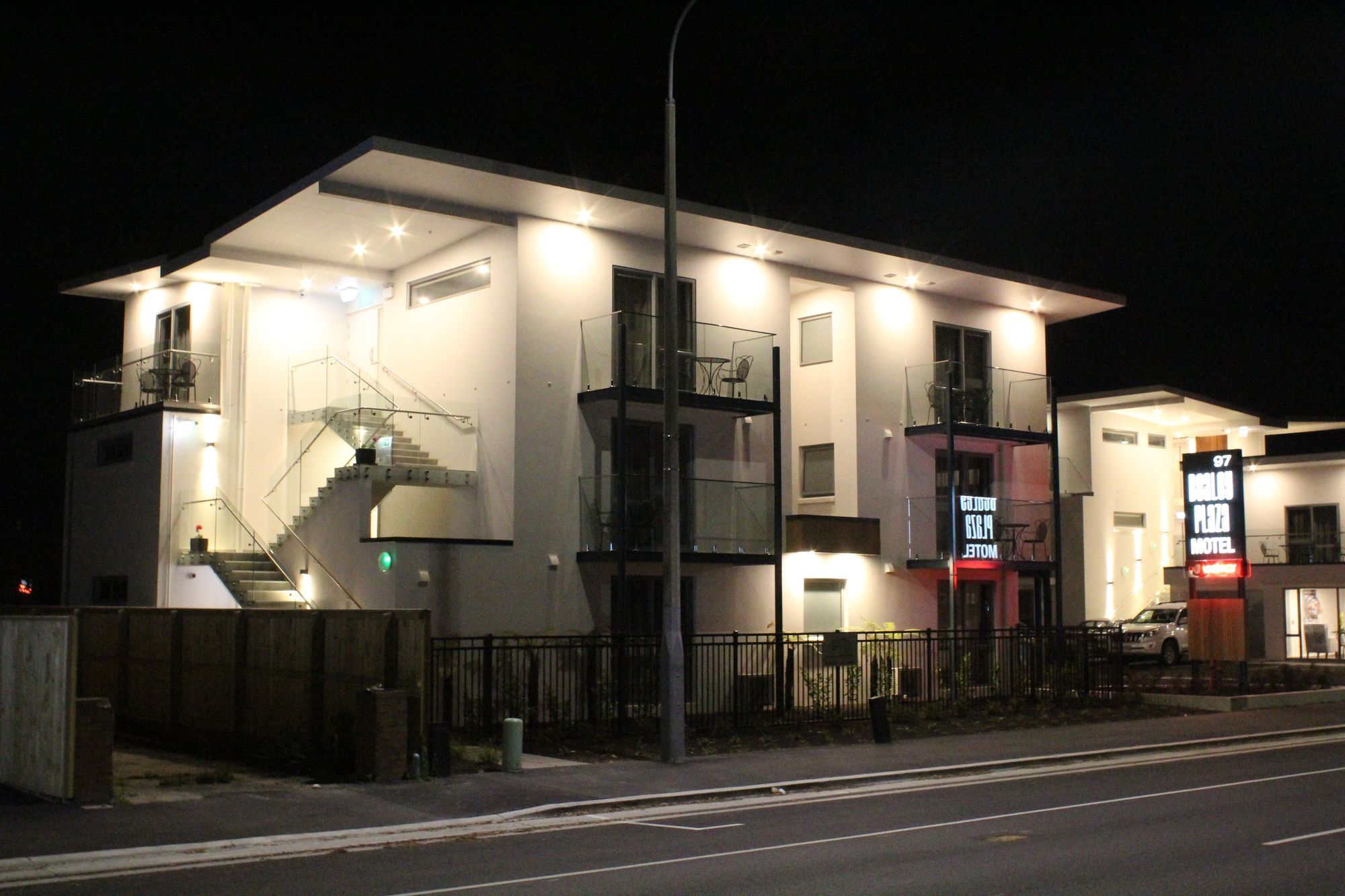 Bealey Plaza Motel Christchurch Zewnętrze zdjęcie The station at night