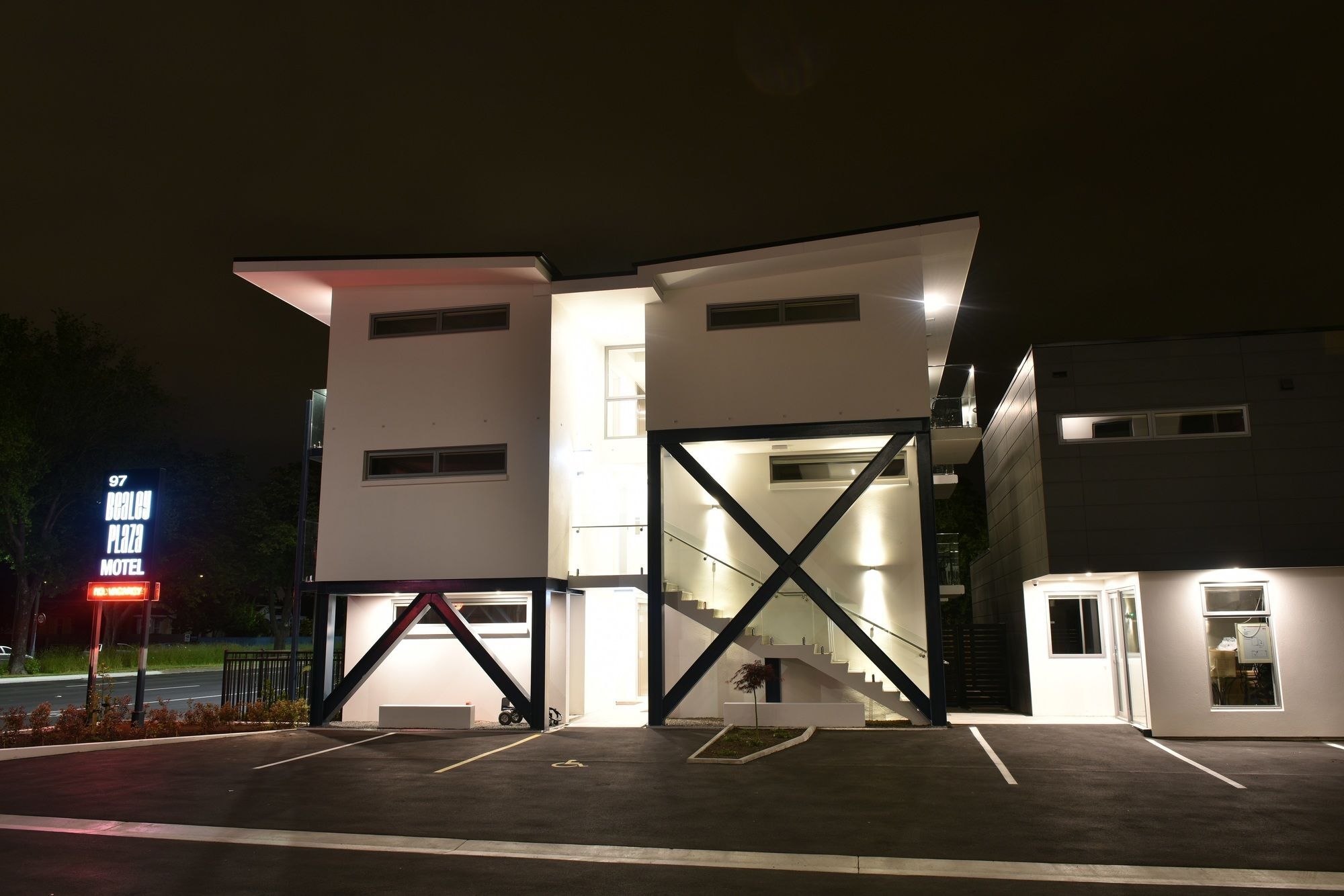 Bealey Plaza Motel Christchurch Zewnętrze zdjęcie The hotel at night